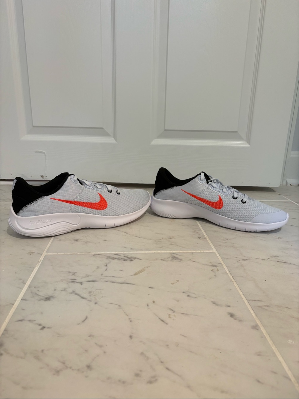 NIB Men’s Nike Bright Crimson Revolution 8 Running Shoes - Picture 8 of 12
